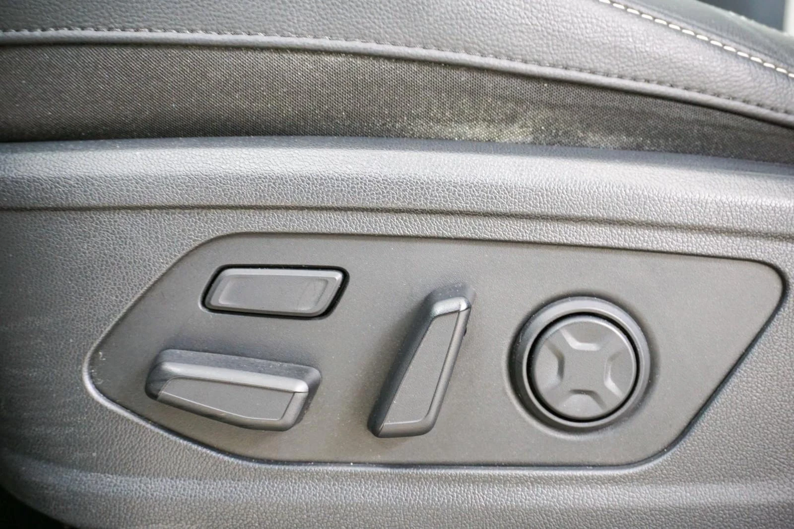 Kia Sorento PHEV/265HP/PLATINUM/4WD/PANO/360/MEMO/HUD/599q, снимка 13 - Автомобили и джипове - 55688537