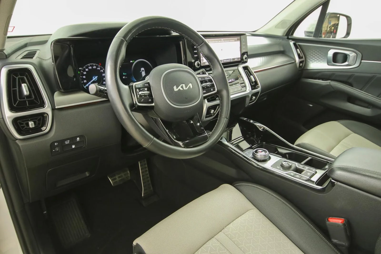 Kia Sorento PHEV/265HP/PLATINUM/4WD/PANO/360/MEMO/HUD/599q, снимка 5 - Автомобили и джипове - 55688537