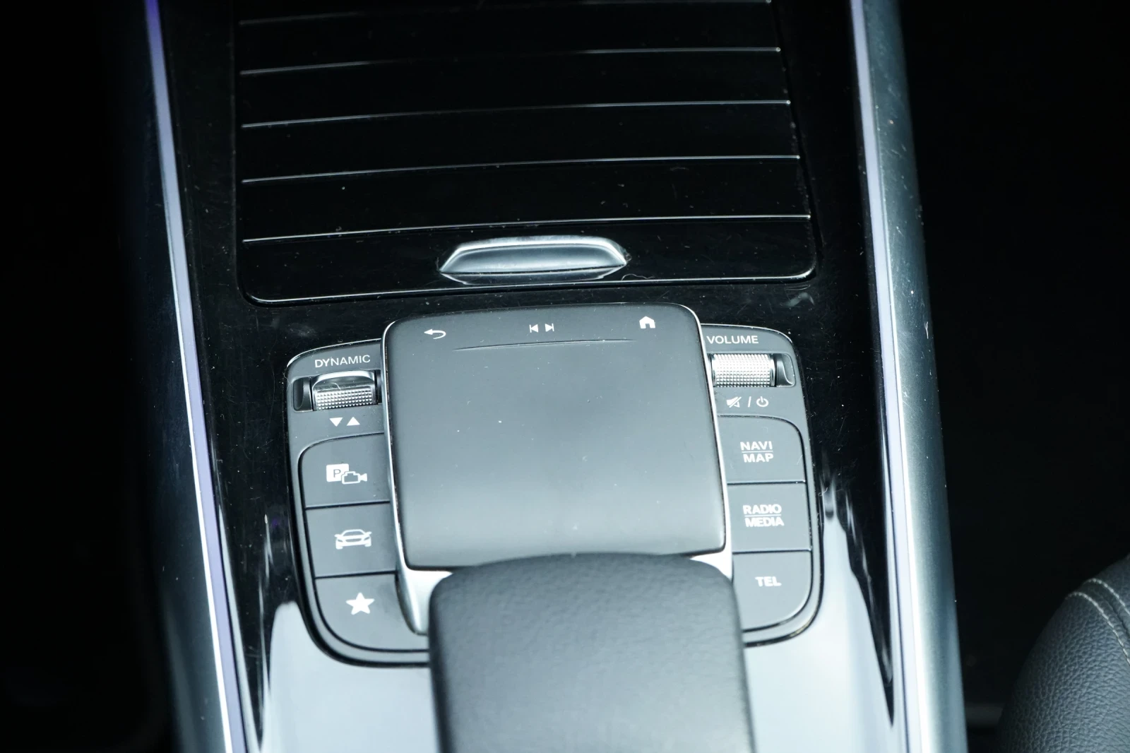 Mercedes-Benz EQA * 250* Premium* MBUX* Камера, снимка 12 - Автомобили и джипове - 56165797