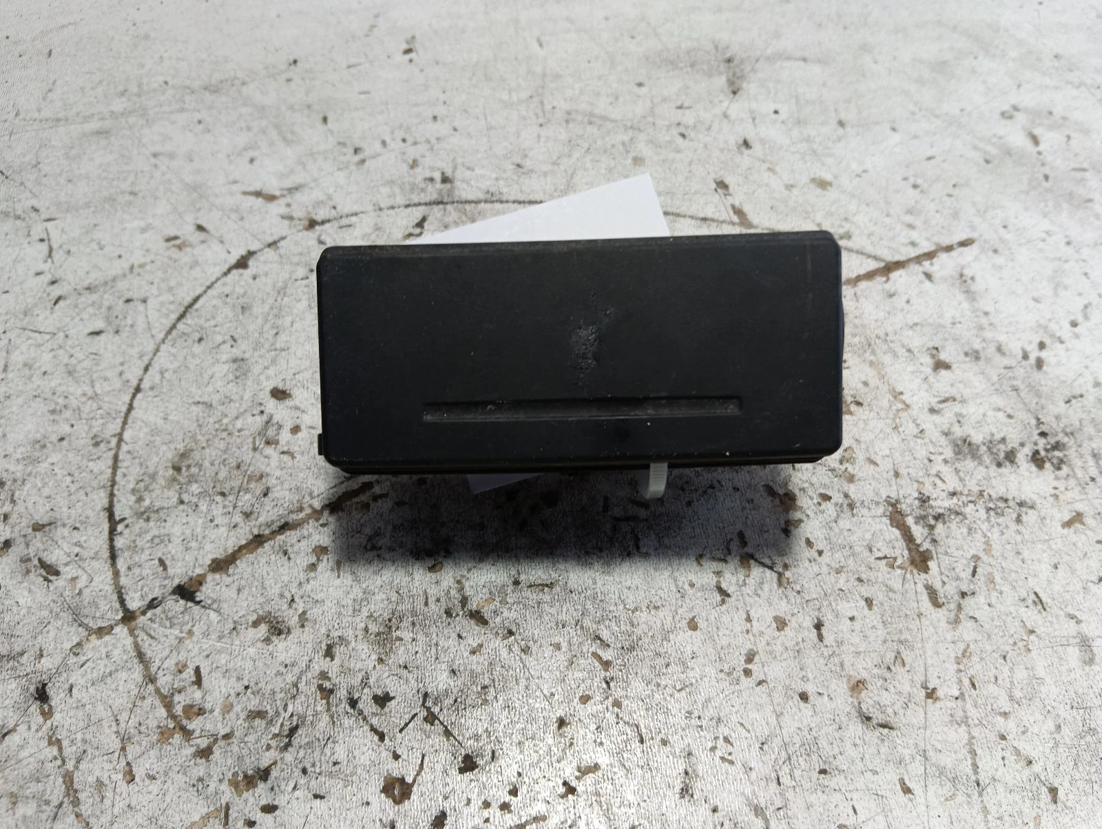 пепелник задна лява врата 4G8857405A Audi A6
