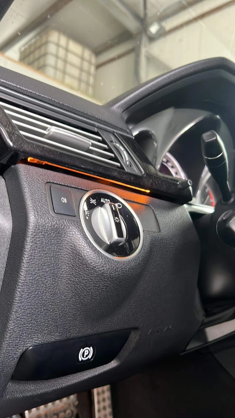 Mercedes-Benz E 220 AMG Pack Avantgard 7G tronic, снимка 13 - Автомобили и джипове - 52460565