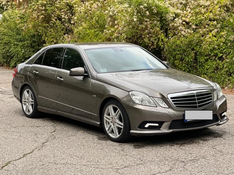 Mercedes-Benz E 220 AMG Pack Avantgard 7G tronic, снимка 3 - Автомобили и джипове - 52460565
