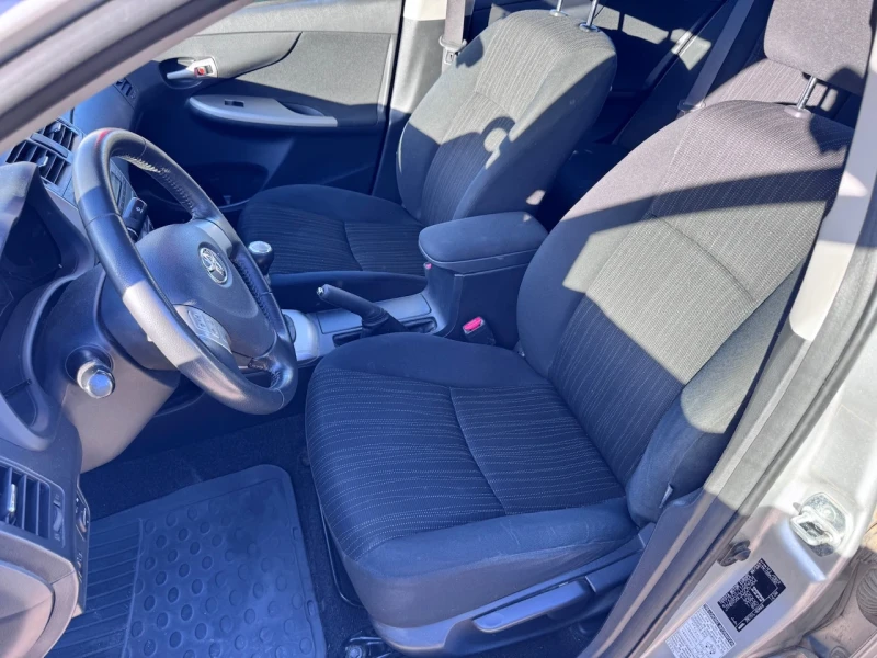 Toyota Corolla 1.6i Климатроник, снимка 9 - Автомобили и джипове - 52851570