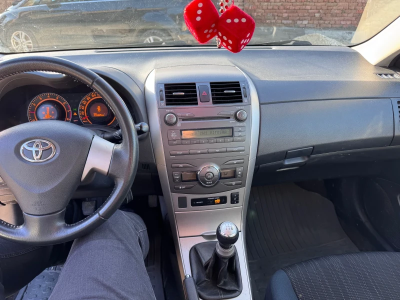 Toyota Corolla 1.6i Климатроник, снимка 13 - Автомобили и джипове - 52851570