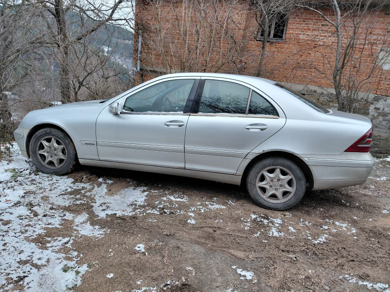 Mercedes-Benz C 220, снимка 2 - Автомобили и джипове - 53045607