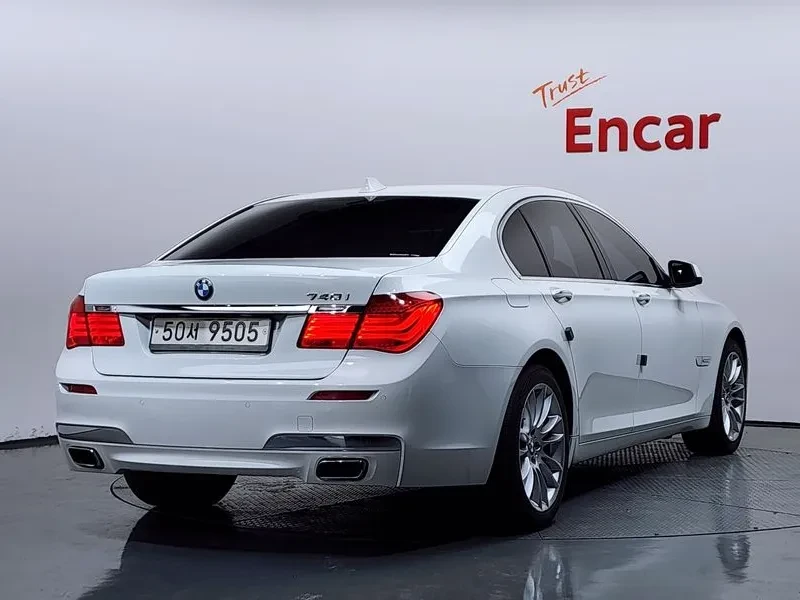 BMW 740 i M Sports, снимка 2 - Автомобили и джипове - 54600898