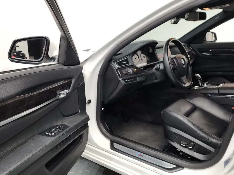 BMW 740 i M Sports, снимка 10 - Автомобили и джипове - 54600898