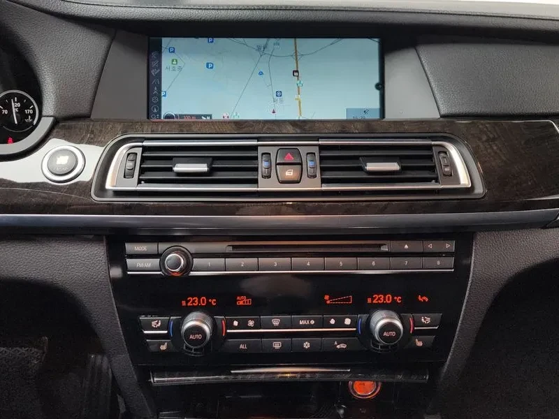 BMW 740 i M Sports, снимка 14 - Автомобили и джипове - 54600898