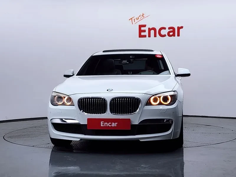 BMW 740 i M Sports, снимка 3 - Автомобили и джипове - 54600898