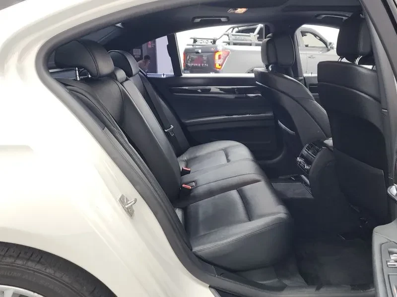 BMW 740 i M Sports, снимка 11 - Автомобили и джипове - 54600898
