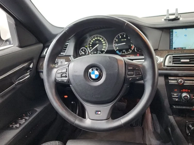 BMW 740 i M Sports, снимка 13 - Автомобили и джипове - 54600898