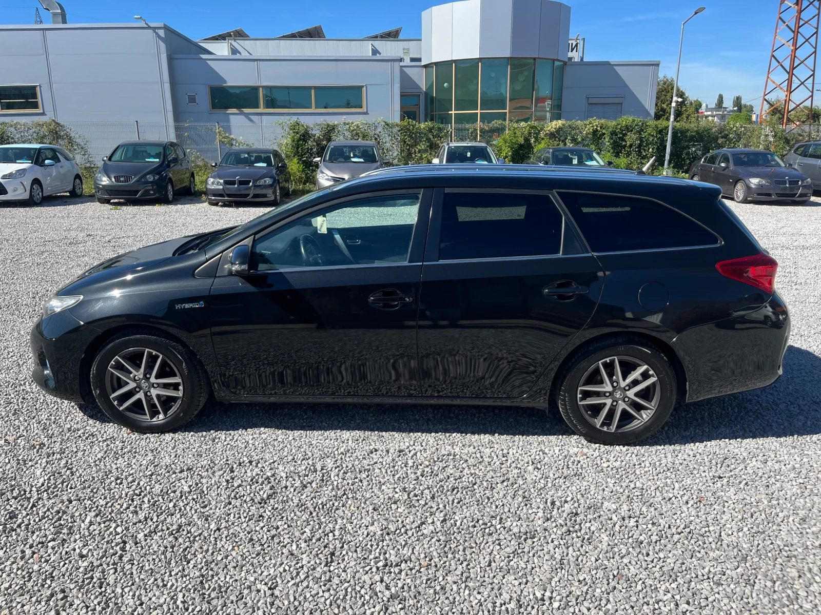 Toyota Auris 1.8 HYBRID - изображение 3