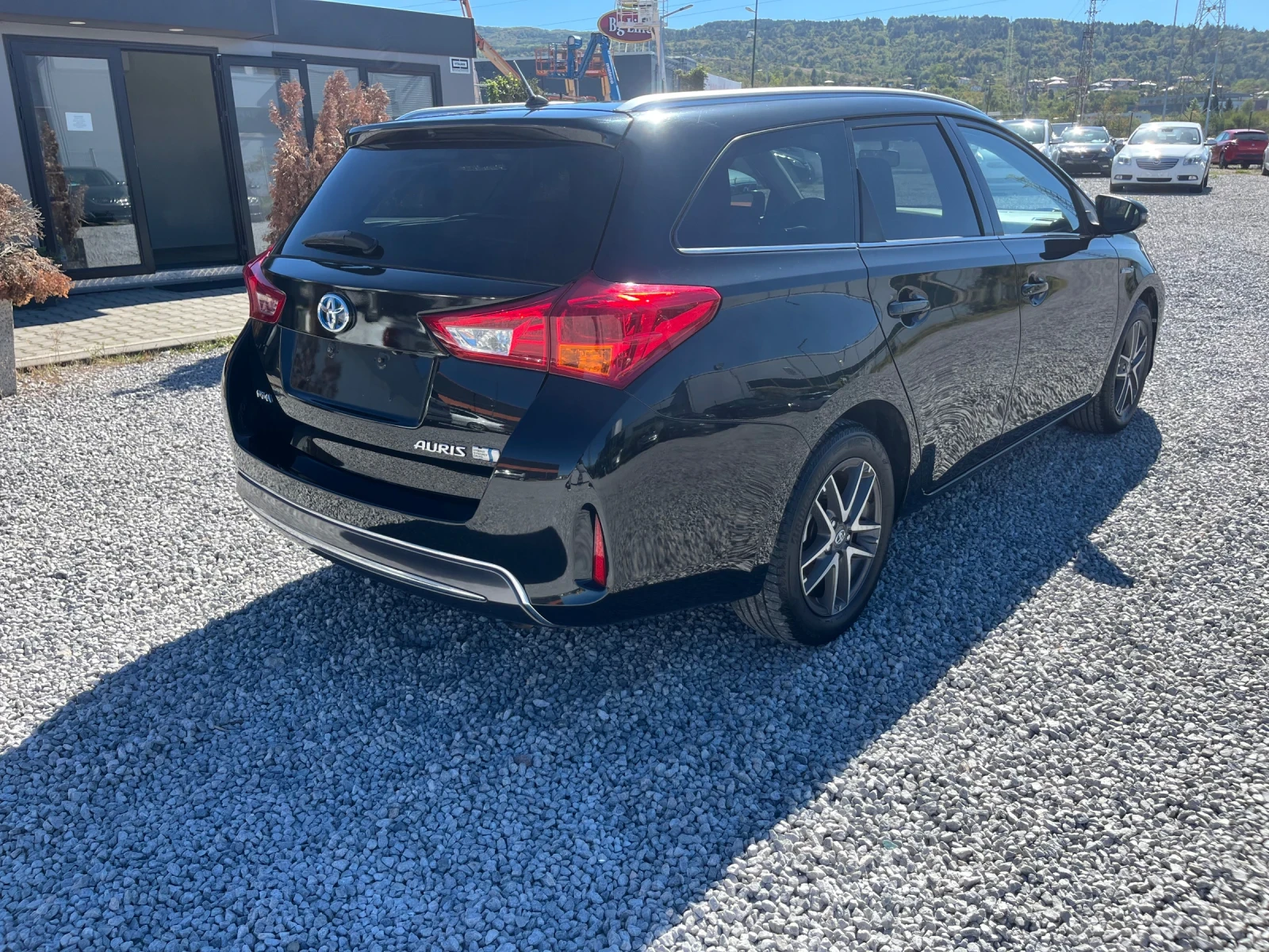 Toyota Auris 1.8 HYBRID - изображение 6