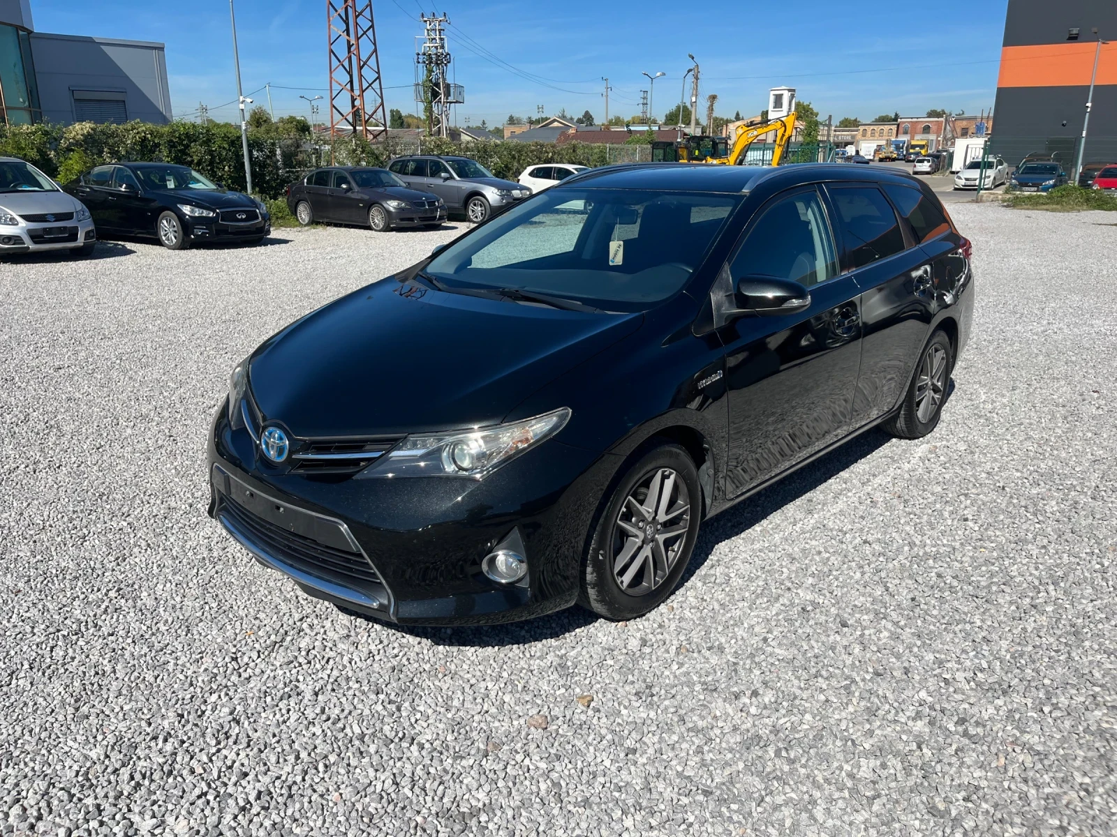 Toyota Auris 1.8 HYBRID-100+ 24k.c. - изображение 2