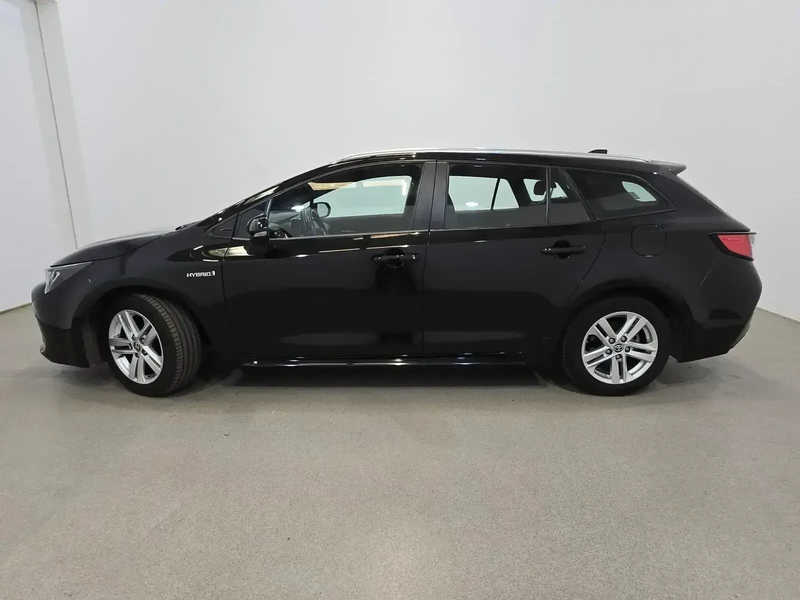 Toyota Corolla Toyota Corolla Touring Sports 1.8 e-CVT Hybrid (20 - изображение 2