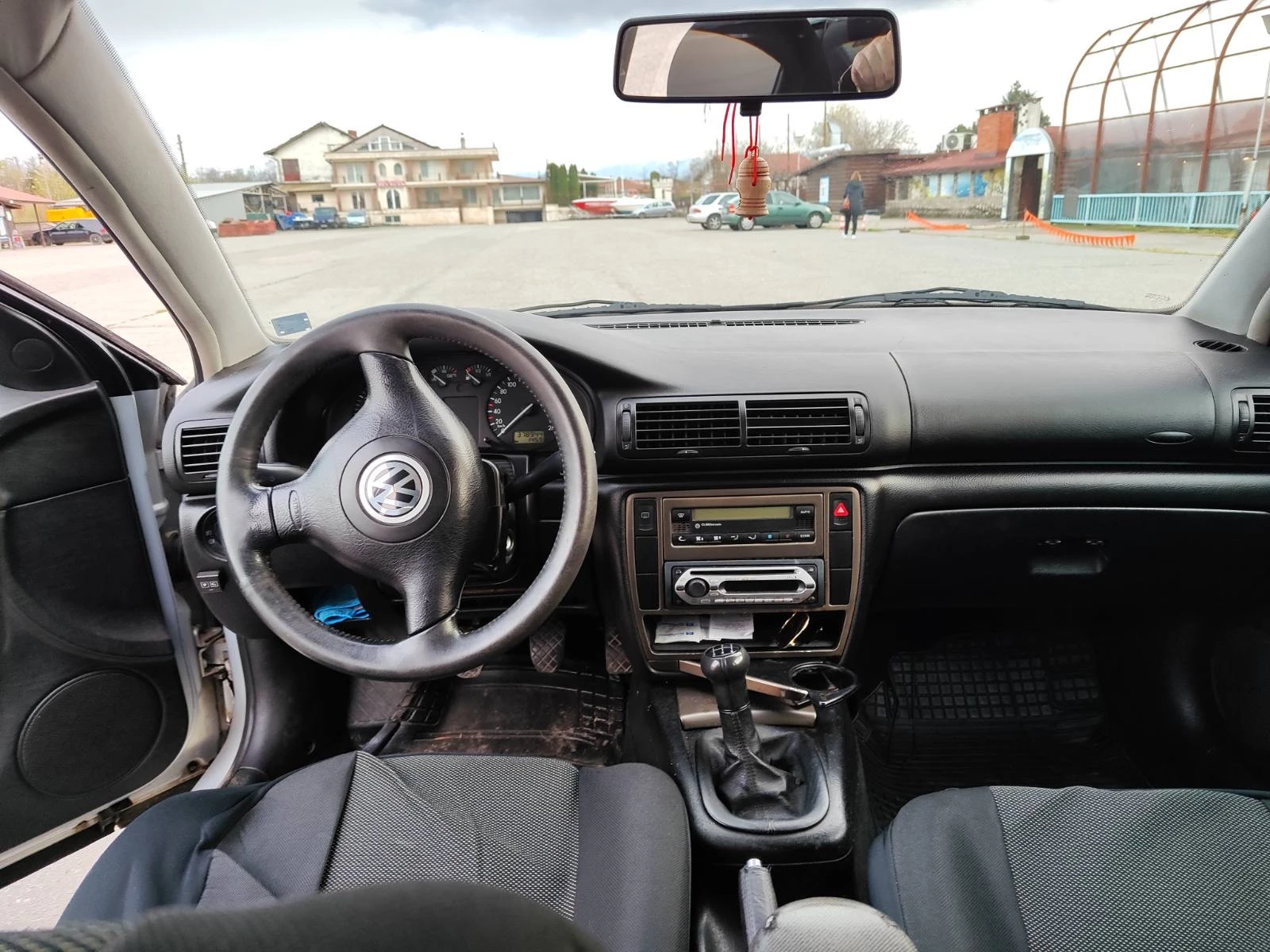 VW Passat 1.8i, седан, газ, климатроник, снимка 7 - Автомобили и джипове - 54519642