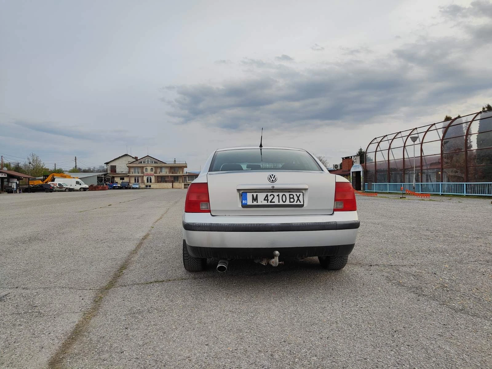 VW Passat 1.8i, седан, газ, климатроник, снимка 4 - Автомобили и джипове - 54519642