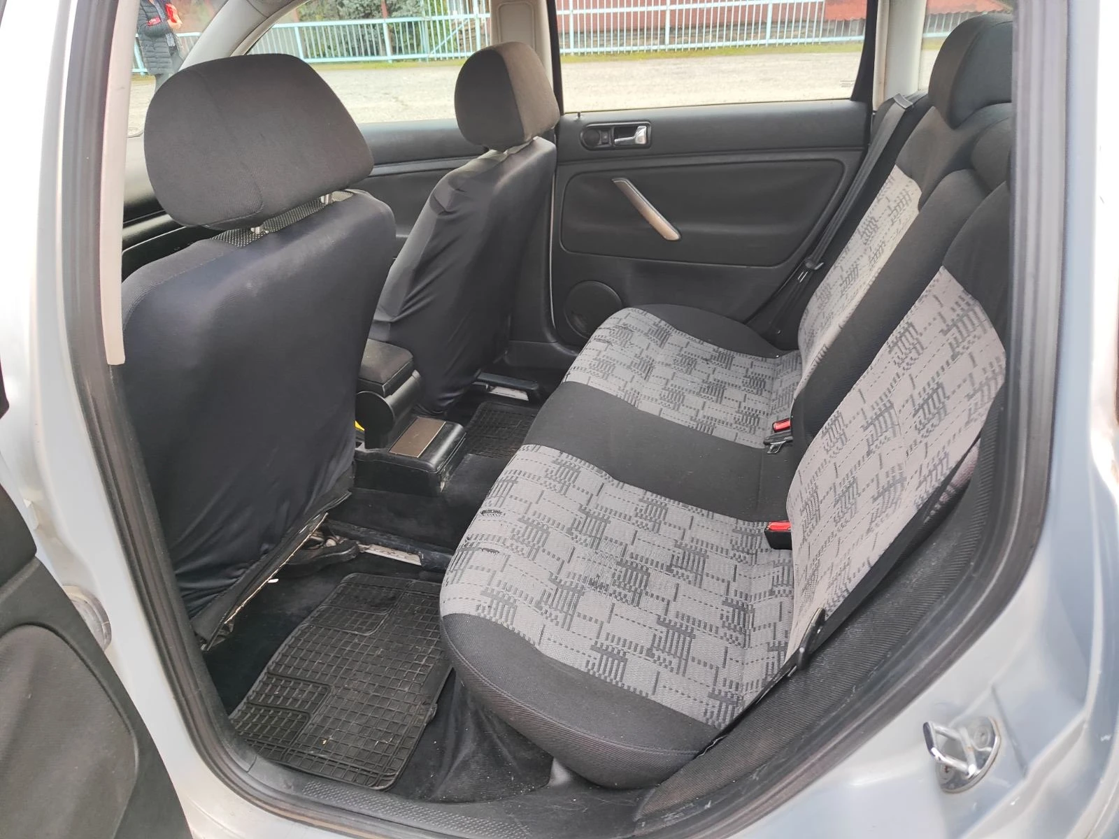 VW Passat 1.8i, седан, газ, климатроник, снимка 8 - Автомобили и джипове - 54519642