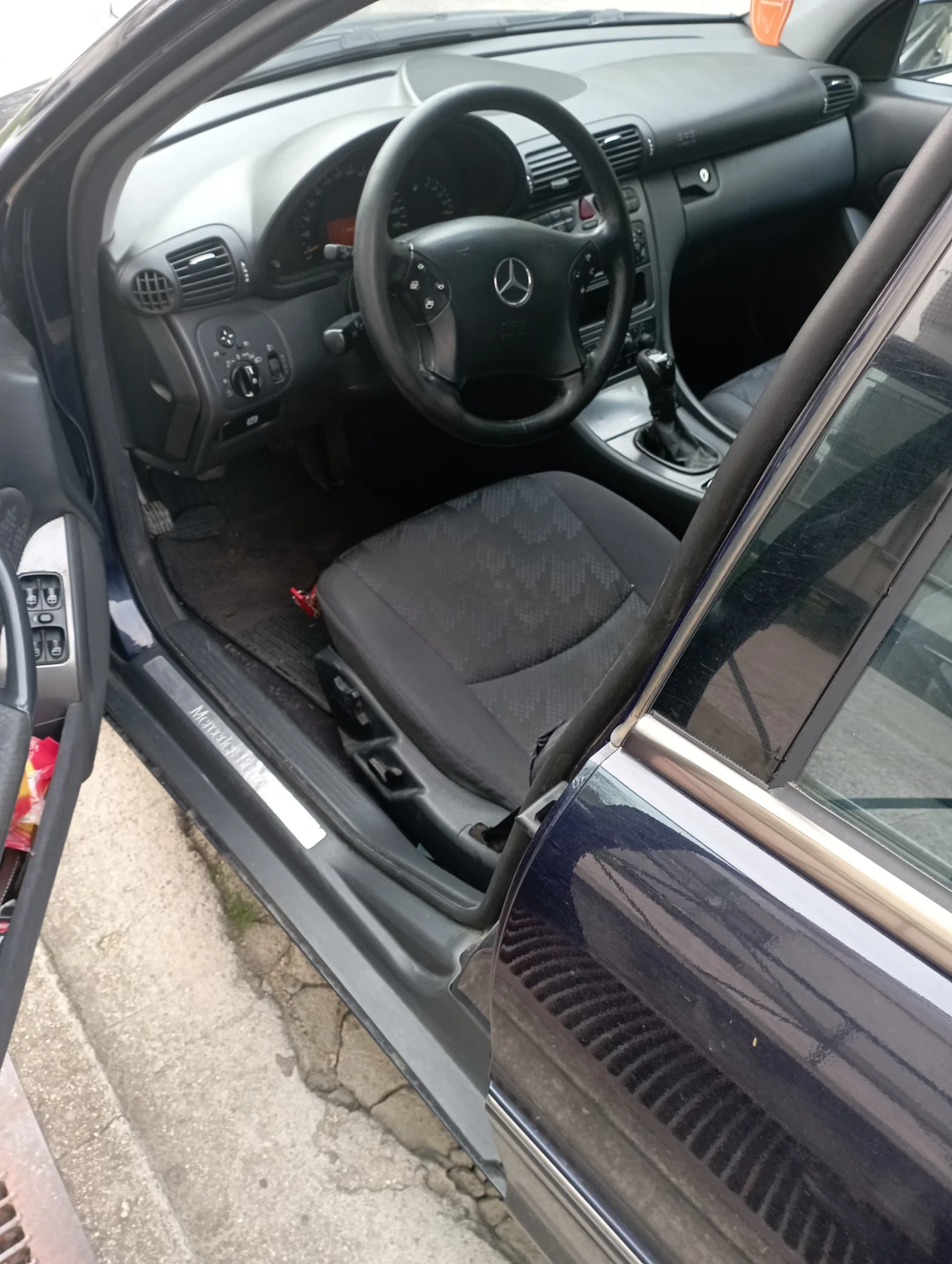 Mercedes-Benz C 180, снимка 9 - Автомобили и джипове - 54681145