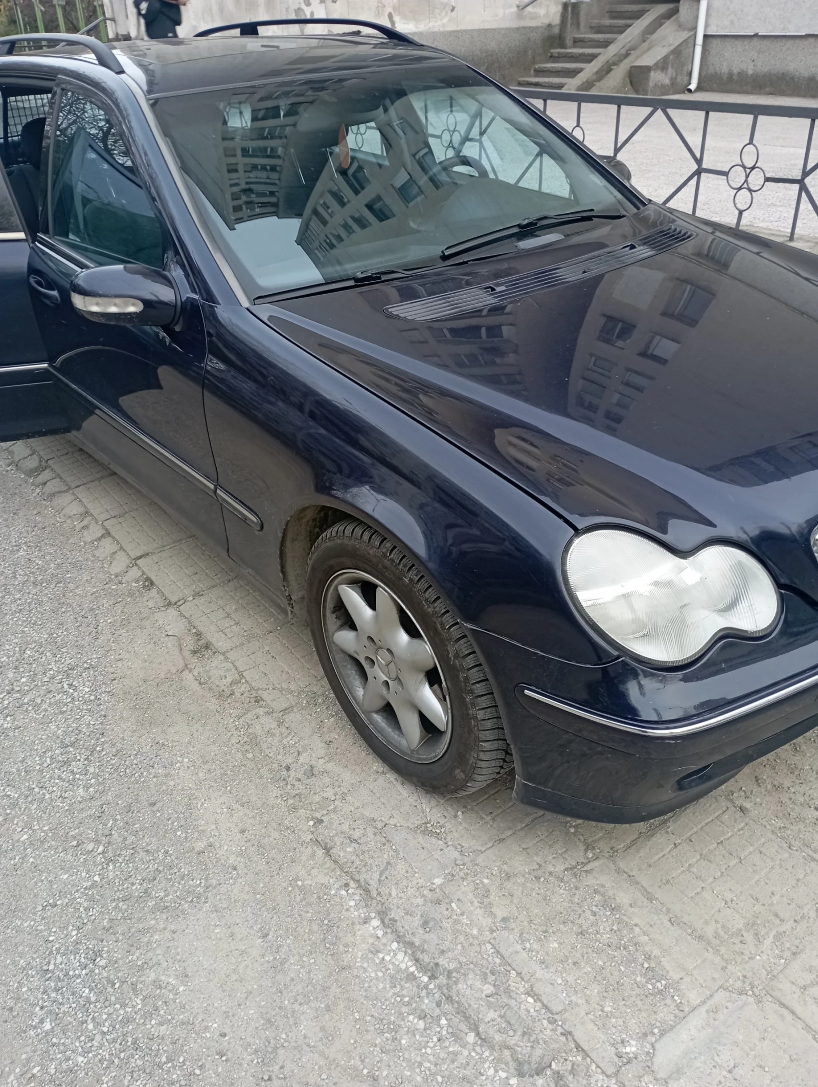 Mercedes-Benz C 180, снимка 4 - Автомобили и джипове - 54681145