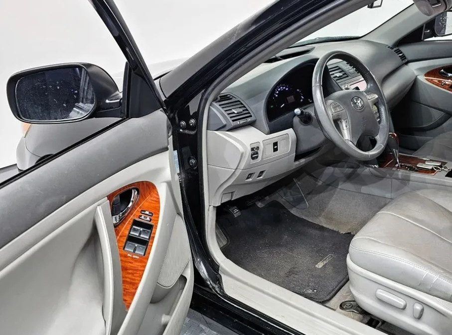 Toyota Camry 2.5 Hybrid Executive, снимка 3 - Автомобили и джипове - 54830171