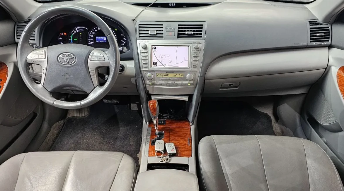Toyota Camry 2.5 Hybrid Executive, снимка 4 - Автомобили и джипове - 54830171