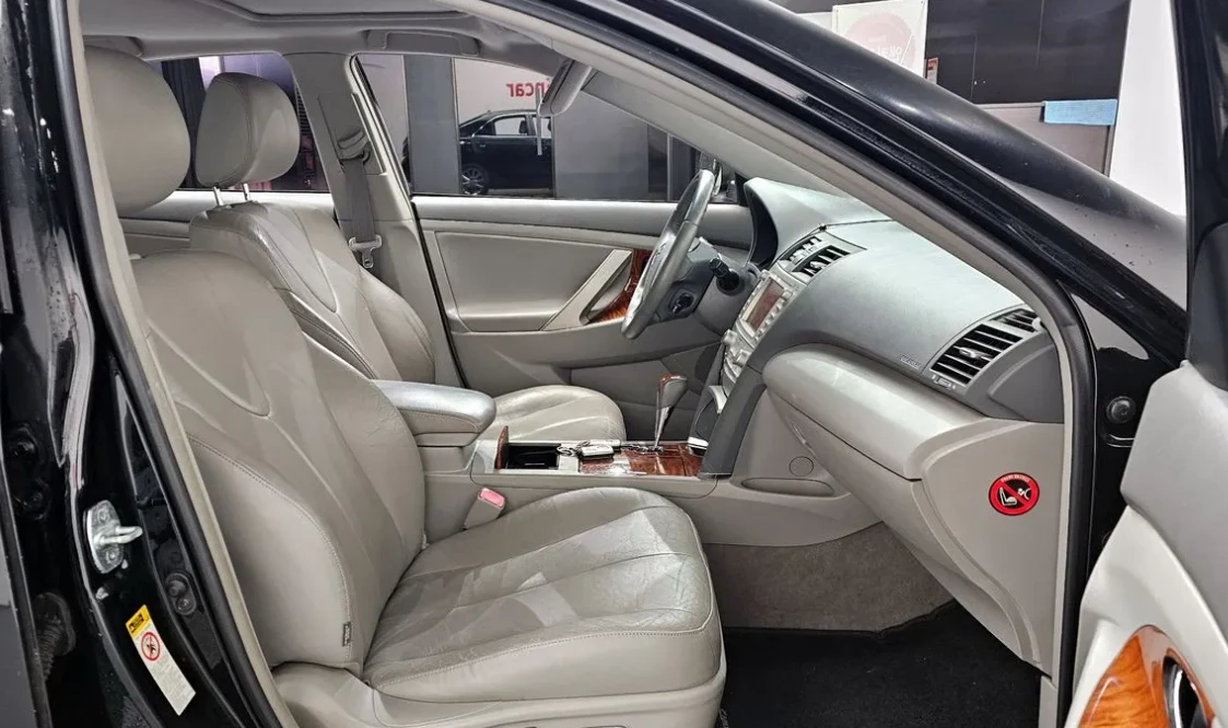 Toyota Camry 2.5 Hybrid Executive, снимка 5 - Автомобили и джипове - 54830171