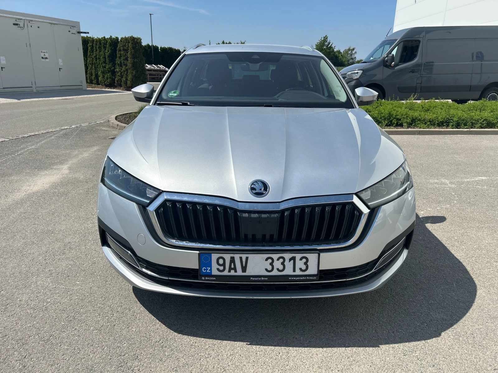 Skoda Octavia 2.0 TDI/ DSG/ Style/ Combi/ Очакван !, снимка 2 - Автомобили и джипове - 55081638