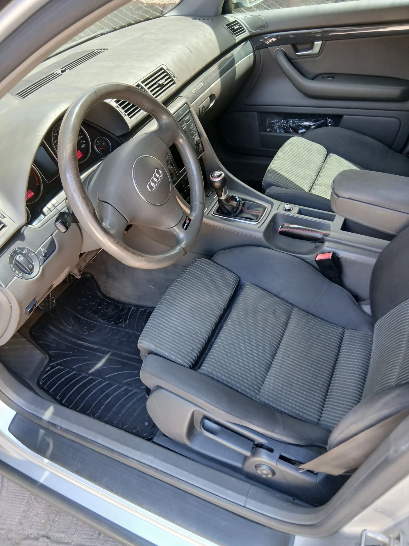 Audi A4 1.8T Quattro Газ-бензин 6 скорости , снимка 8 - Автомобили и джипове - 56048263