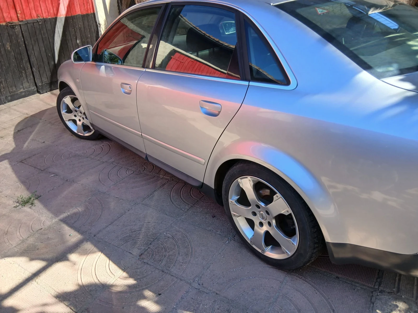 Audi A4 1.8T Quattro Газ-бензин 6 скорости , снимка 3 - Автомобили и джипове - 56048263