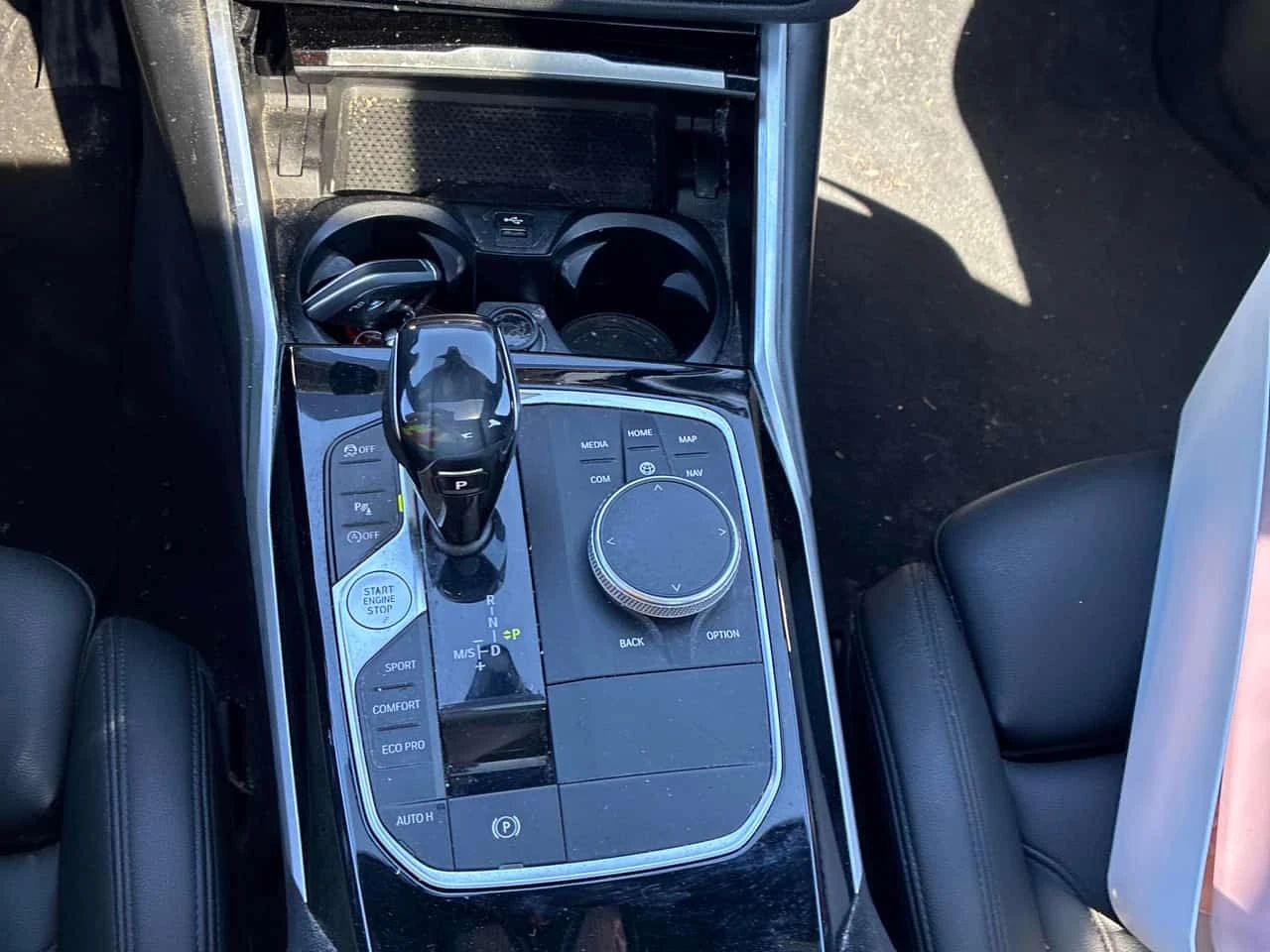 BMW 330 / ПЕРФЕКТНО СЕРВИЗИРАНА / АВТОКРЕДИТ , снимка 10 - Автомобили и джипове - 56222093