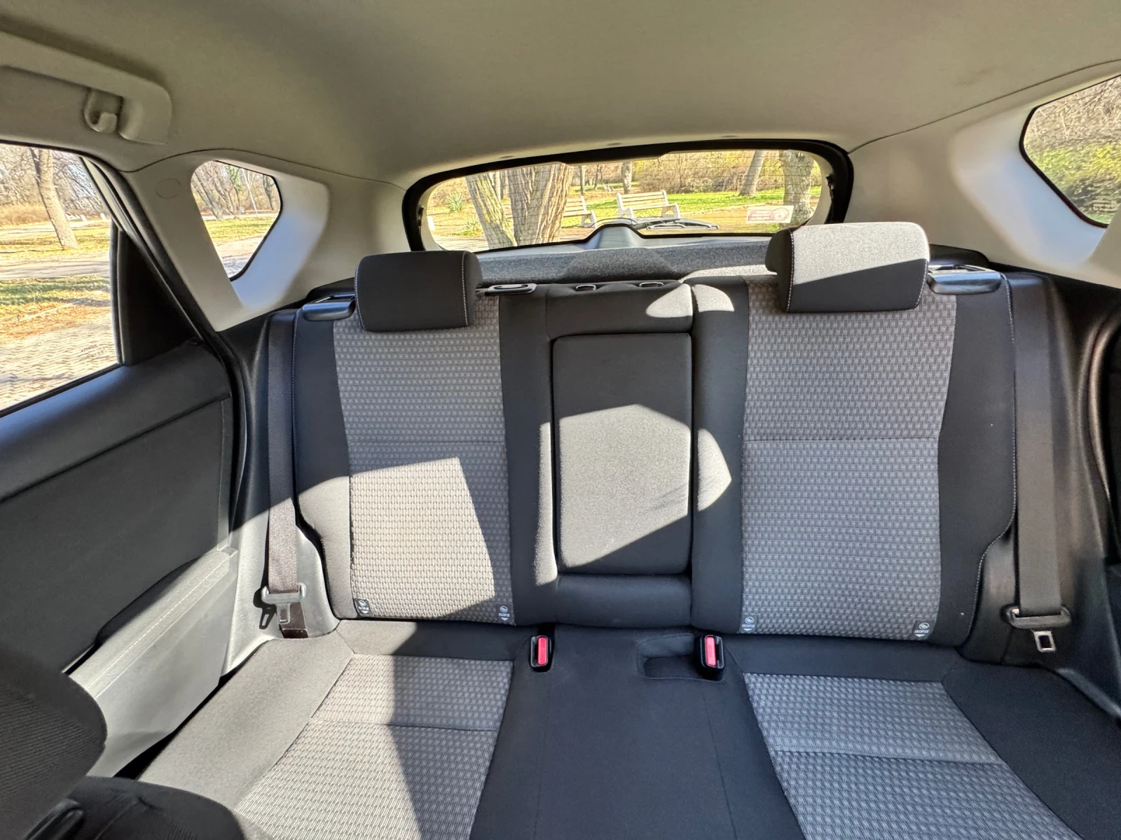 Toyota Auris 1.8 HYBRID �������� | Mobile.bg � ����������� 9