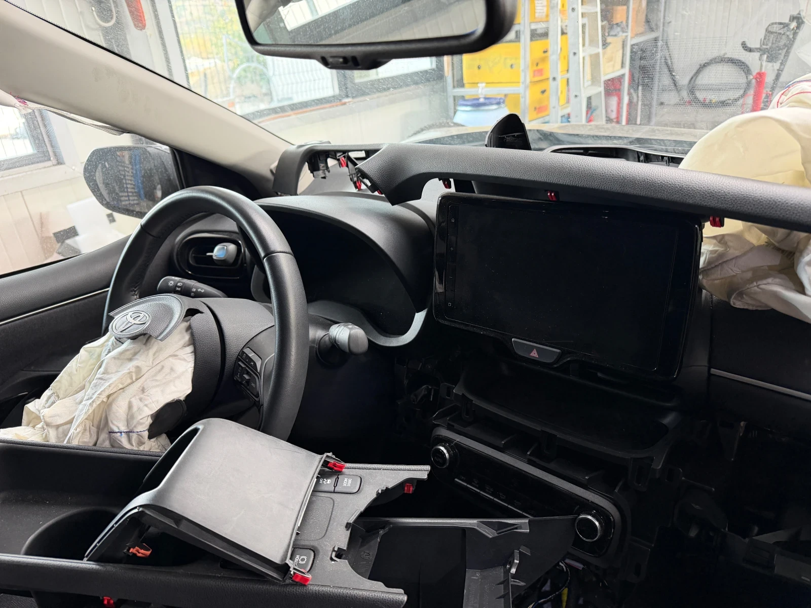 Toyota Yaris Hybrid , снимка 4 - Автомобили и джипове - 56691931
