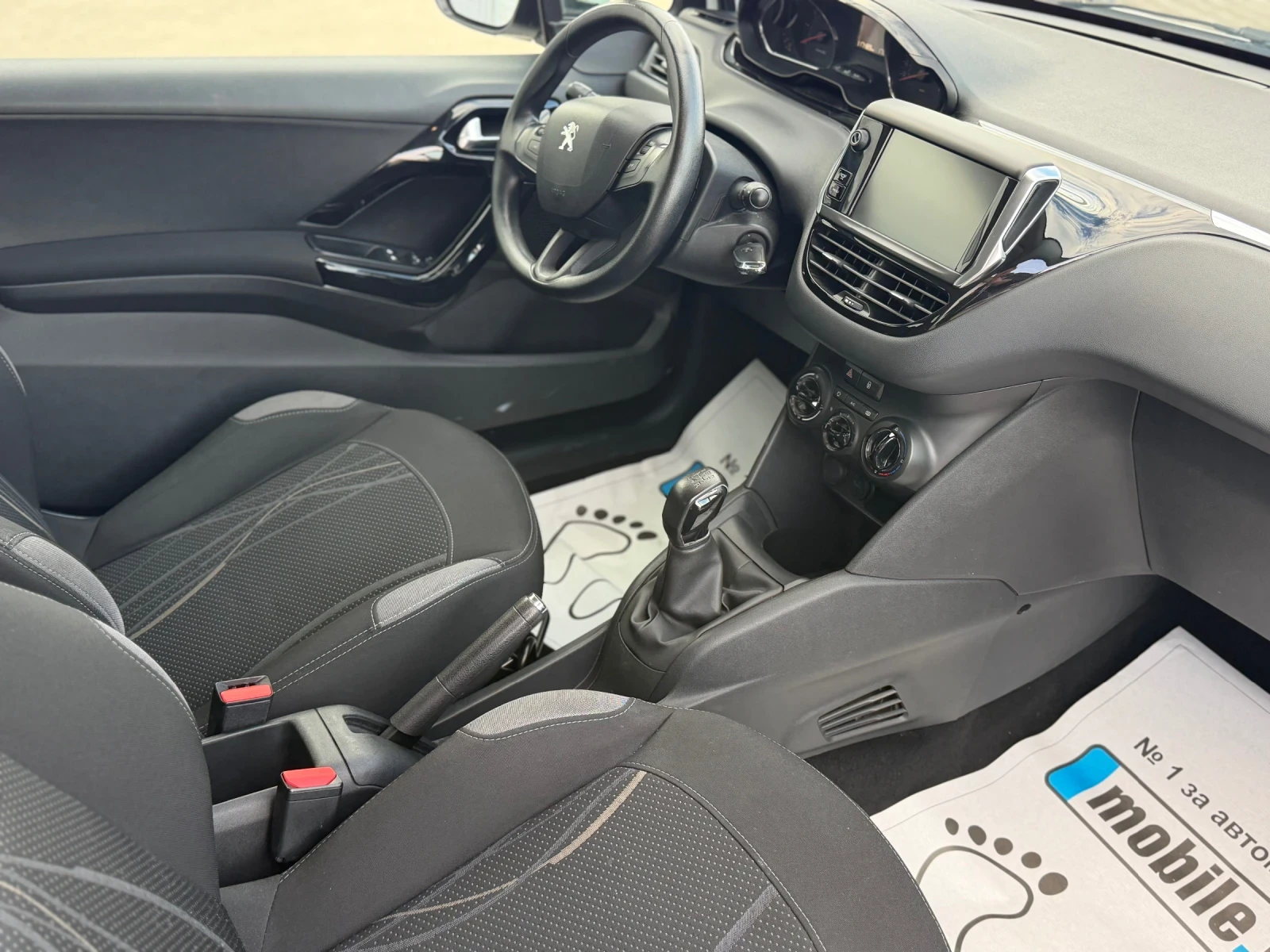 Peugeot 208 1.2i , снимка 7 - Автомобили и джипове - 56708325