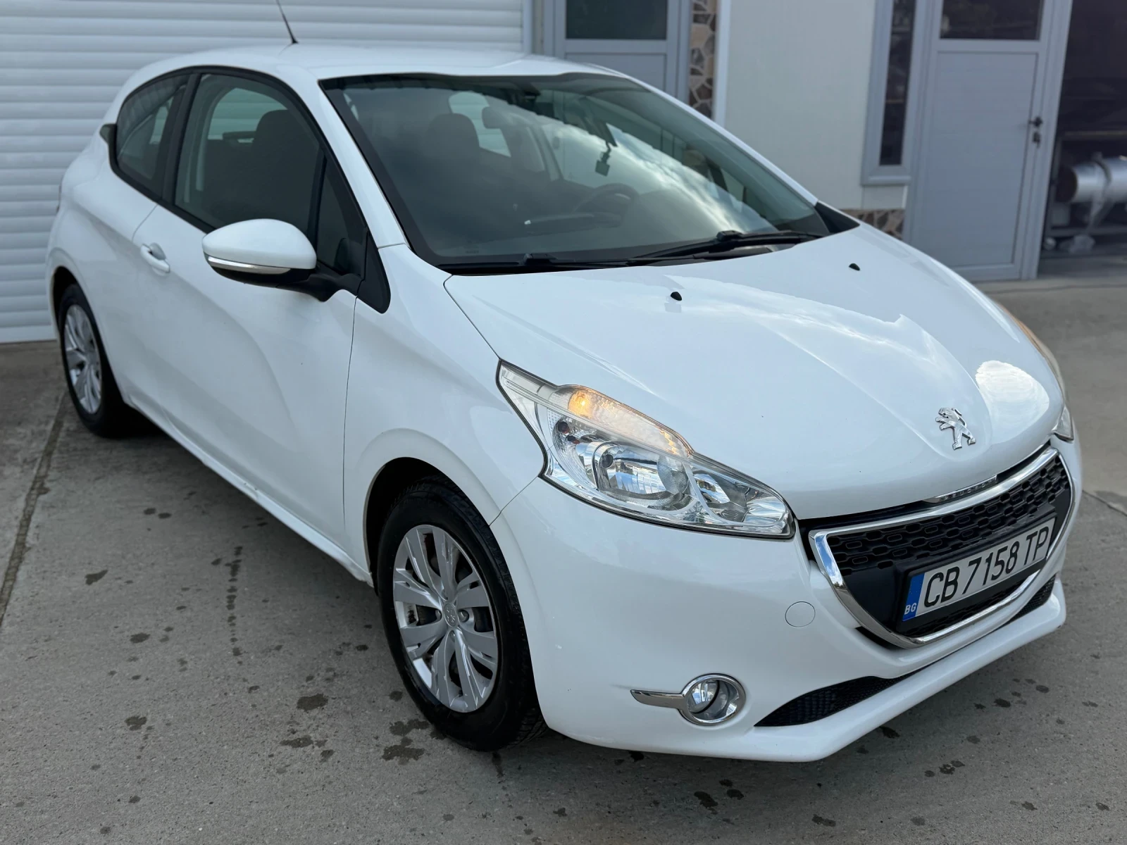 Peugeot 208 1.2i , снимка 3 - Автомобили и джипове - 56708325