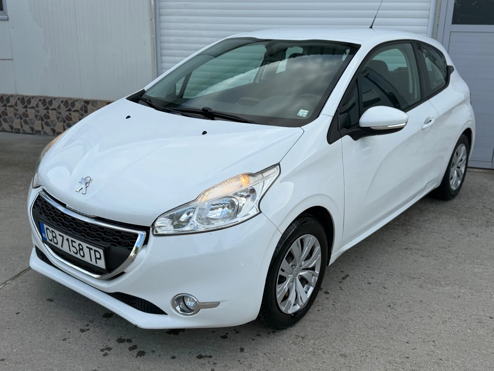 Peugeot 208 1.2i 