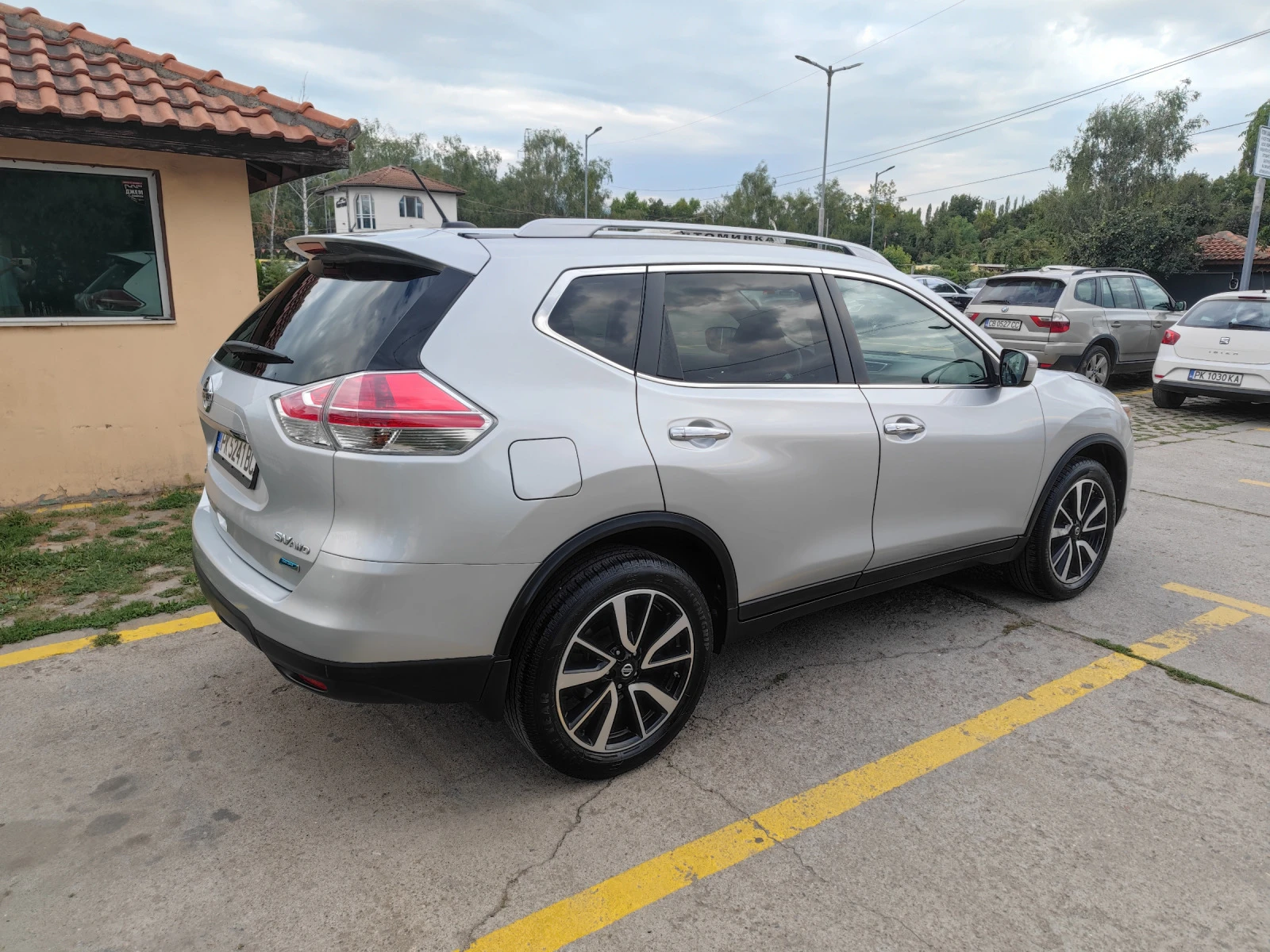 Nissan X-trail 4x4, 2.5 бензин, автомат, зимни + летни гуми - изображение 4