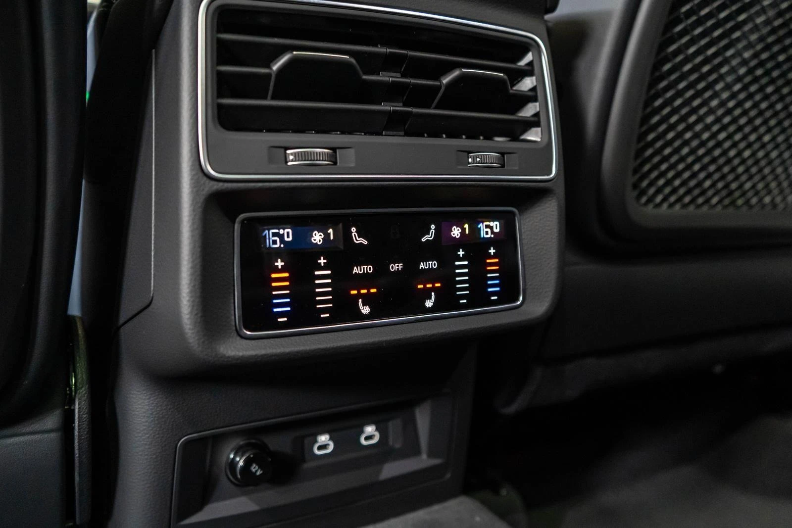 Audi SQ7 TFSI/FACELIFT/ABT 650HP/MATRIX/PANO/B&O/HEAD UP/ | Mobile.bg   17