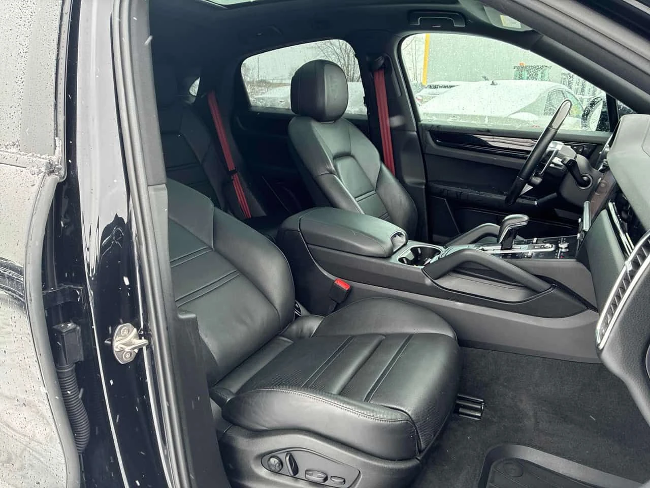 Porsche Cayenne  | Coupe | ОБДУХВАНЕ | 360 камери | CARFAX, снимка 12 - Автомобили и джипове - 53951020