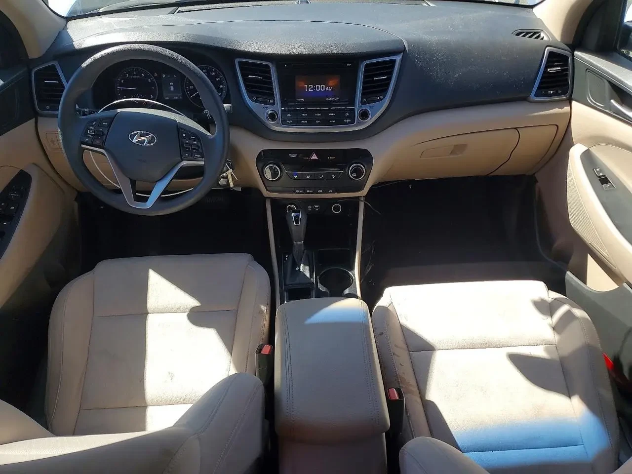 Hyundai Tucson SE, снимка 8 - Автомобили и джипове - 54277857