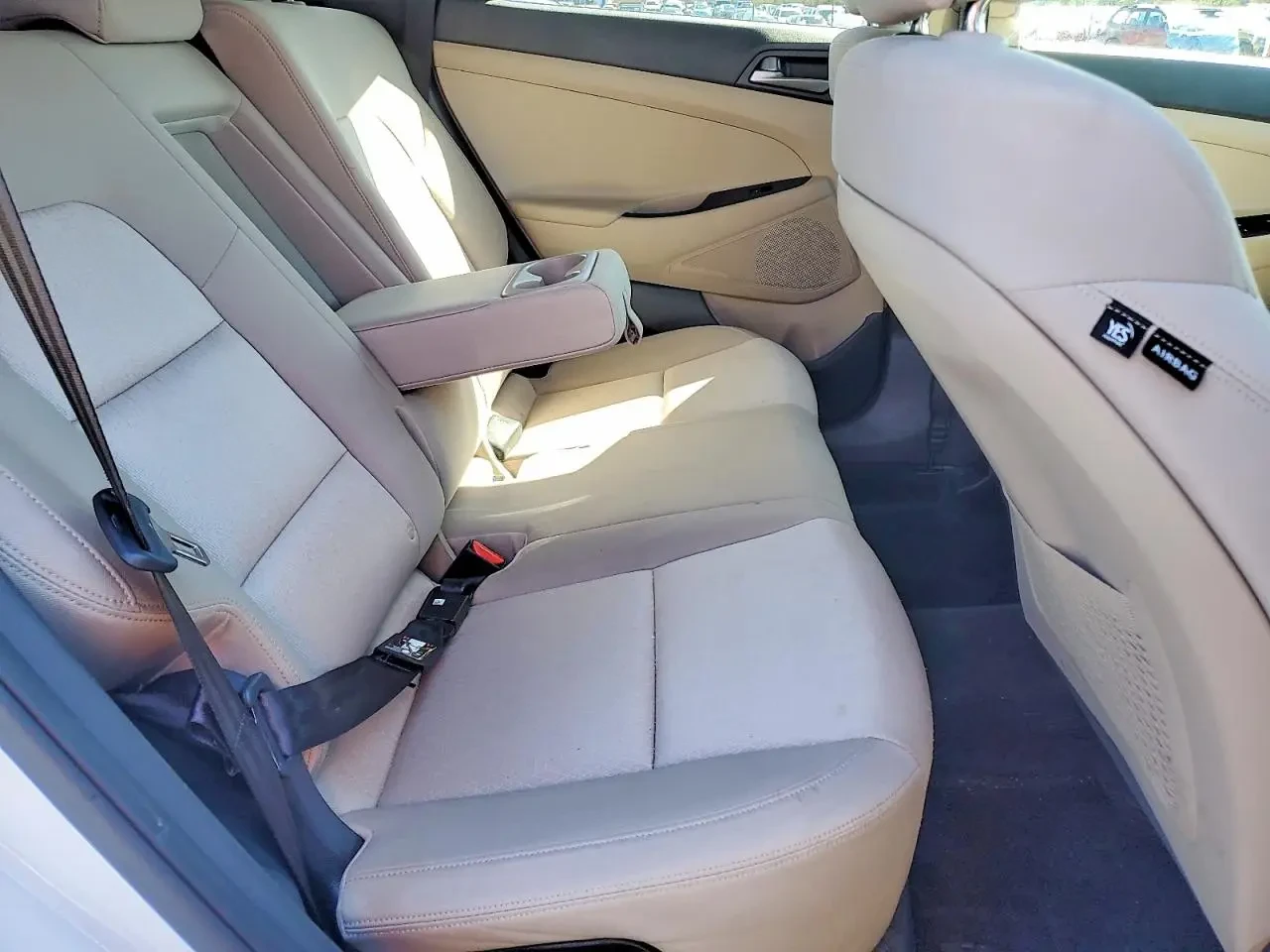 Hyundai Tucson SE, снимка 9 - Автомобили и джипове - 54277857