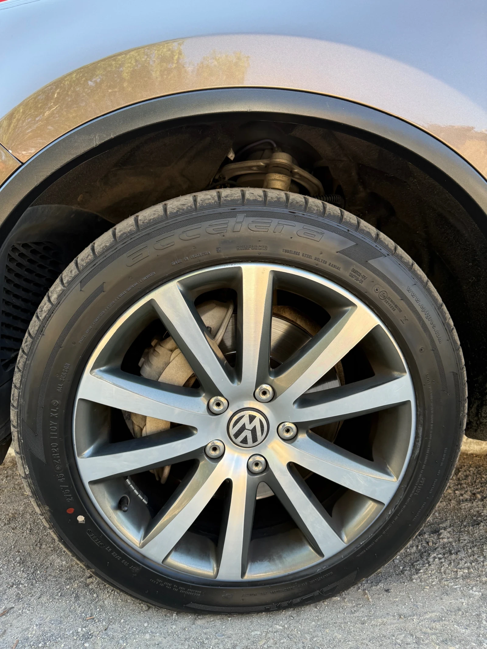 VW Touareg, снимка 6 - Автомобили и джипове - 56485785