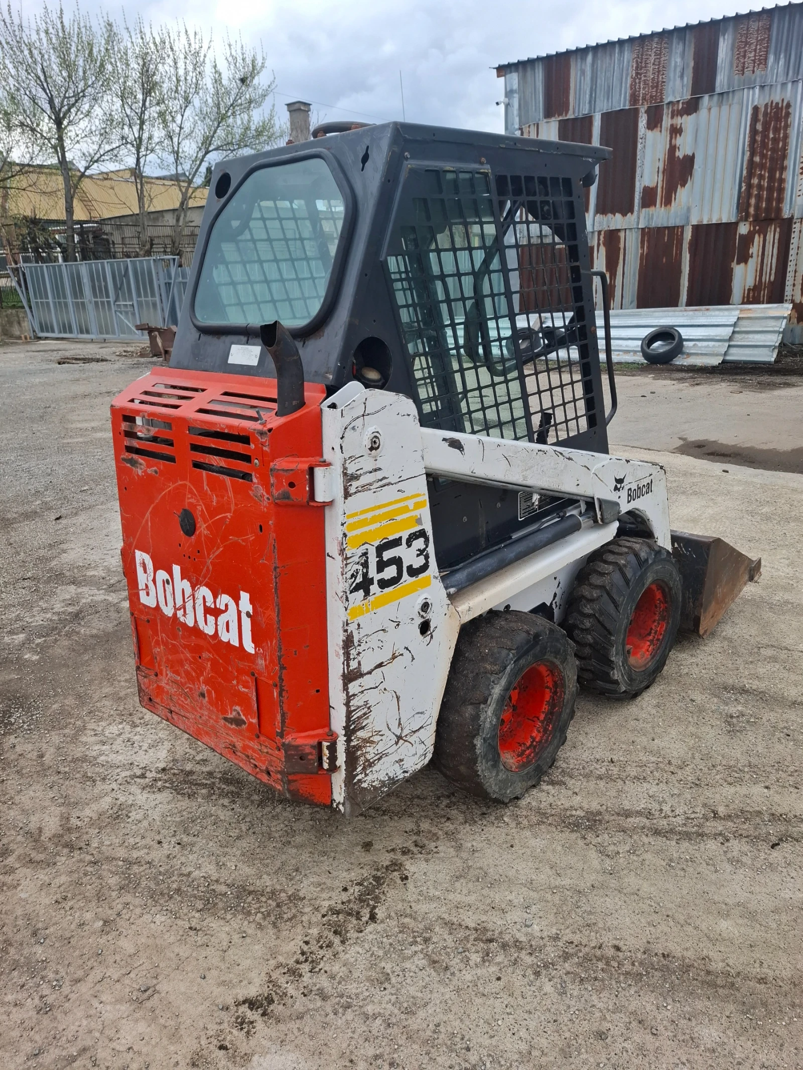 Мини челни товарачи Bobcat 453 - изображение 3