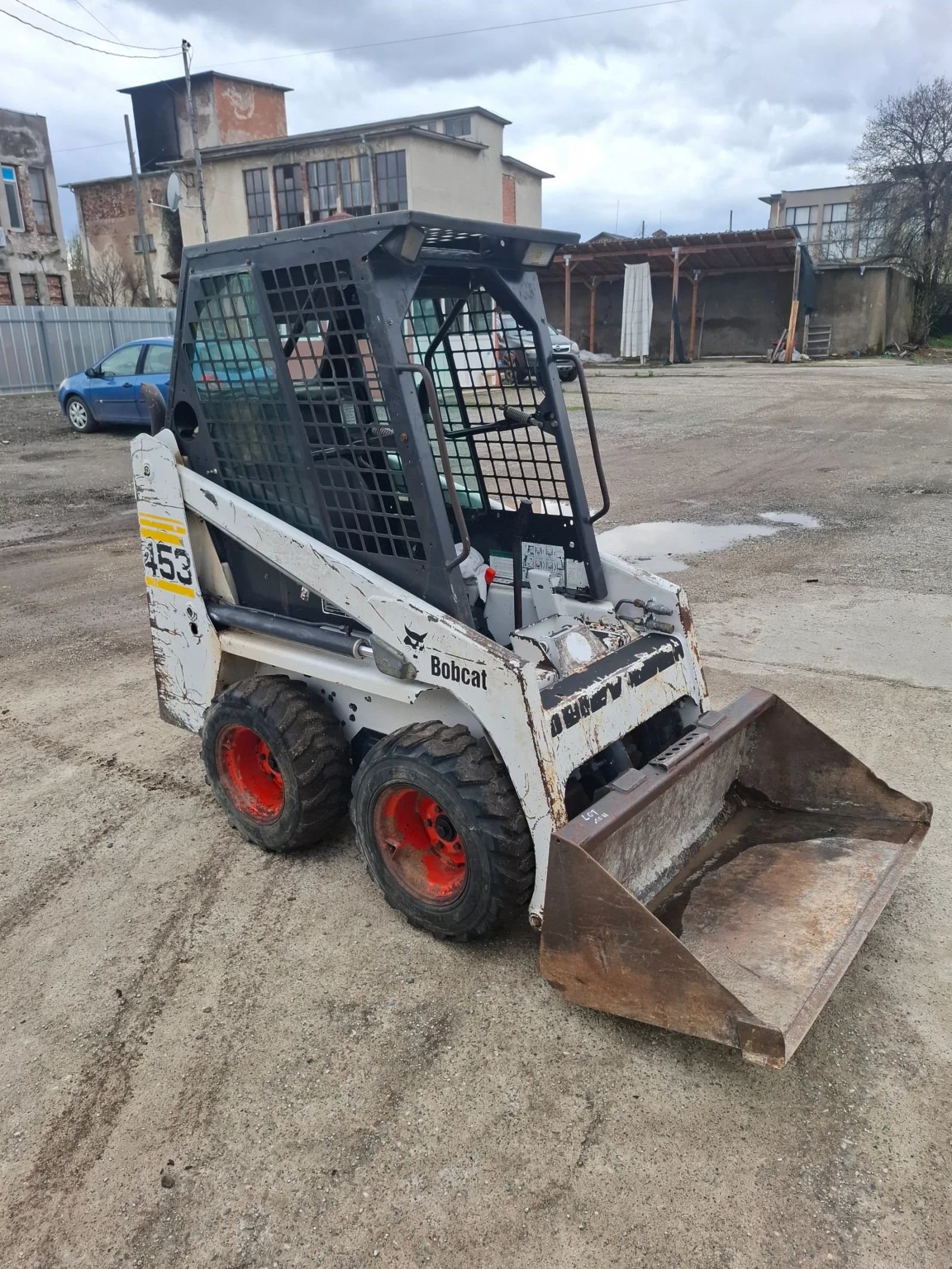 Мини челни товарачи Bobcat 453 - изображение 2