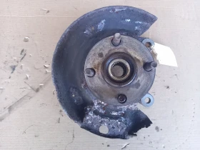 Шенкел преден десен Тойота Ярис 1.0Б (к)