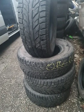 Гуми Зимни 255/70R16, снимка 1
