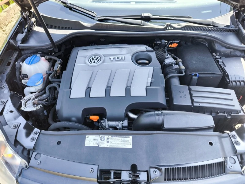 VW Golf 1.6TDI ОБСЛУЖЕН, снимка 12 - Автомобили и джипове - 47254302