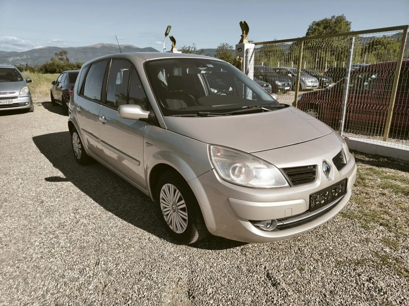 Renault Scenic 1.6 i facelift , снимка 8 - Автомобили и джипове - 46835824