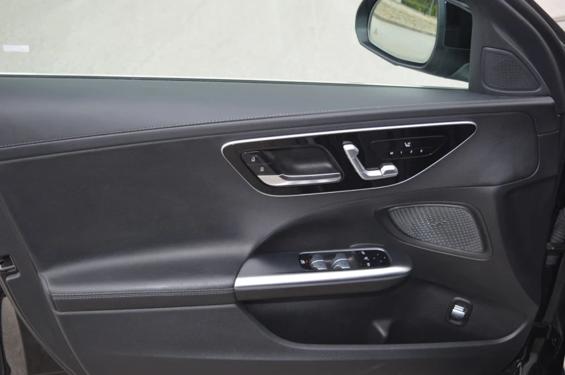 Mercedes-Benz C 220 AMG Line, снимка 12 - Автомобили и джипове - 52507780