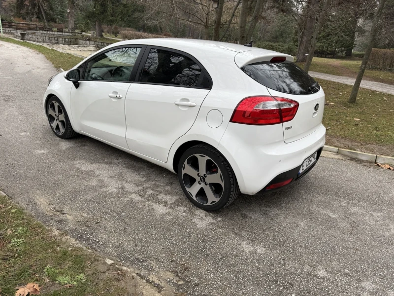 Kia Rio 1.4CRDI 6ск. ТОП, снимка 14 - Автомобили и джипове - 53068271